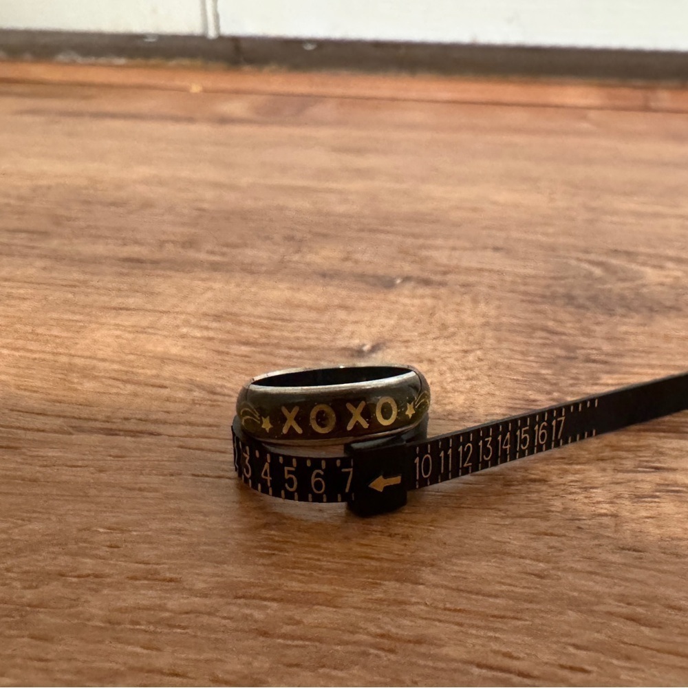XOXO mood ring​​​​